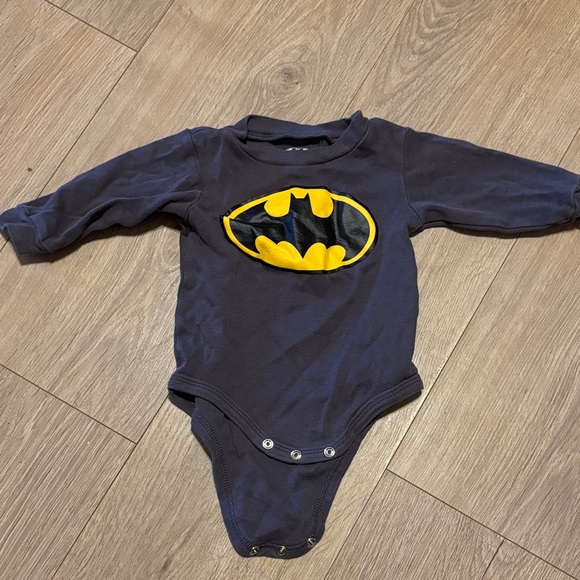 Batman Gray and Yellow Bodysuit Onesie - Picture 1 of 4